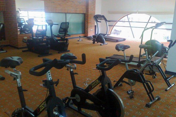 Casa Morales Hotel Internacional Y Centro De Convenciones Ibagué Zewnętrze zdjęcie The gym at the hotel
