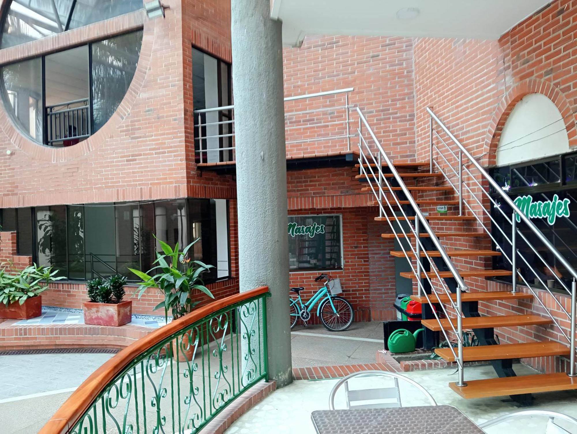 Casa Morales Hotel Internacional Y Centro De Convenciones Ibagué Zewnętrze zdjęcie Interior of the library