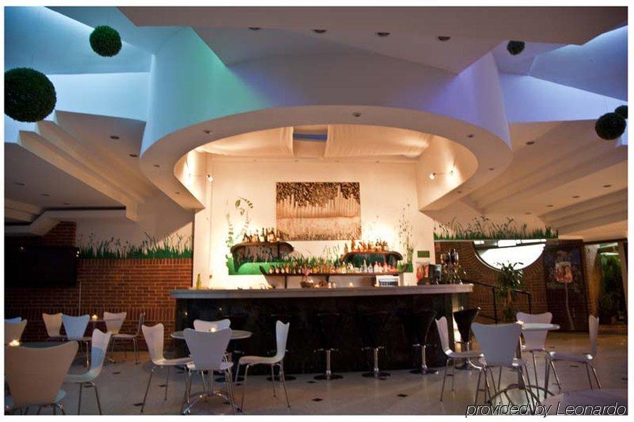 Casa Morales Hotel Internacional Y Centro De Convenciones Ibagué Zewnętrze zdjęcie The bar at the 1001 nights lounge