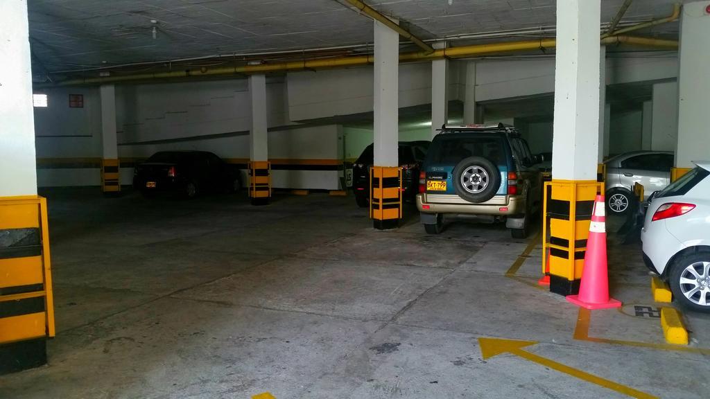 Casa Morales Hotel Internacional Y Centro De Convenciones Ibagué Zewnętrze zdjęcie Parking garage