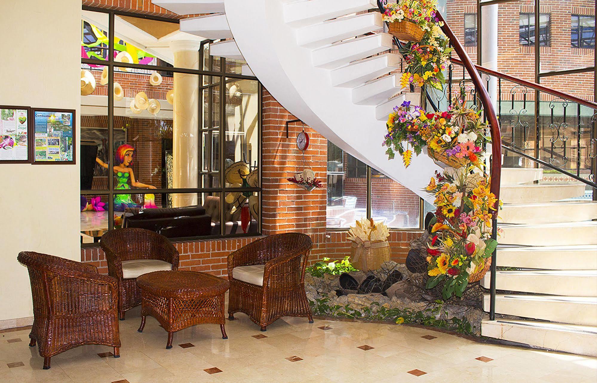 Casa Morales Hotel Internacional Y Centro De Convenciones Ibagué Zewnętrze zdjęcie Interior of the hotel