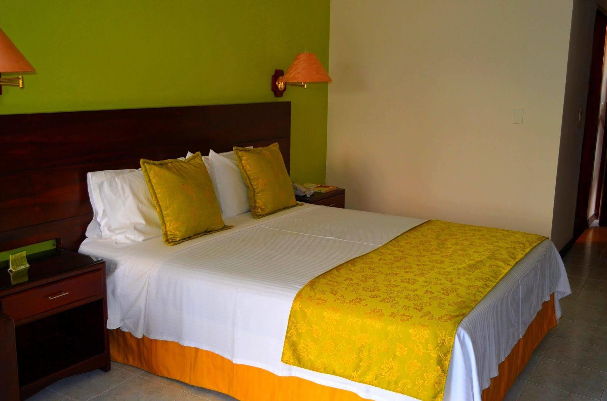 Casa Morales Hotel Internacional Y Centro De Convenciones Ibagué Zewnętrze zdjęcie A bed